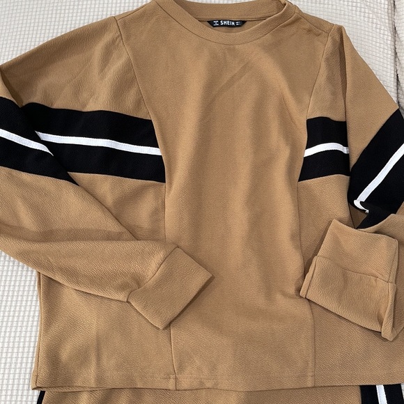 Beautiful skirt and blouse set - Picture 3 of 5